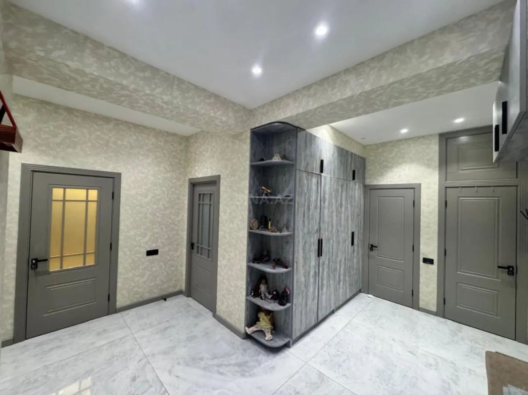 Satılır 4 otaqlı mənzil 157 m²