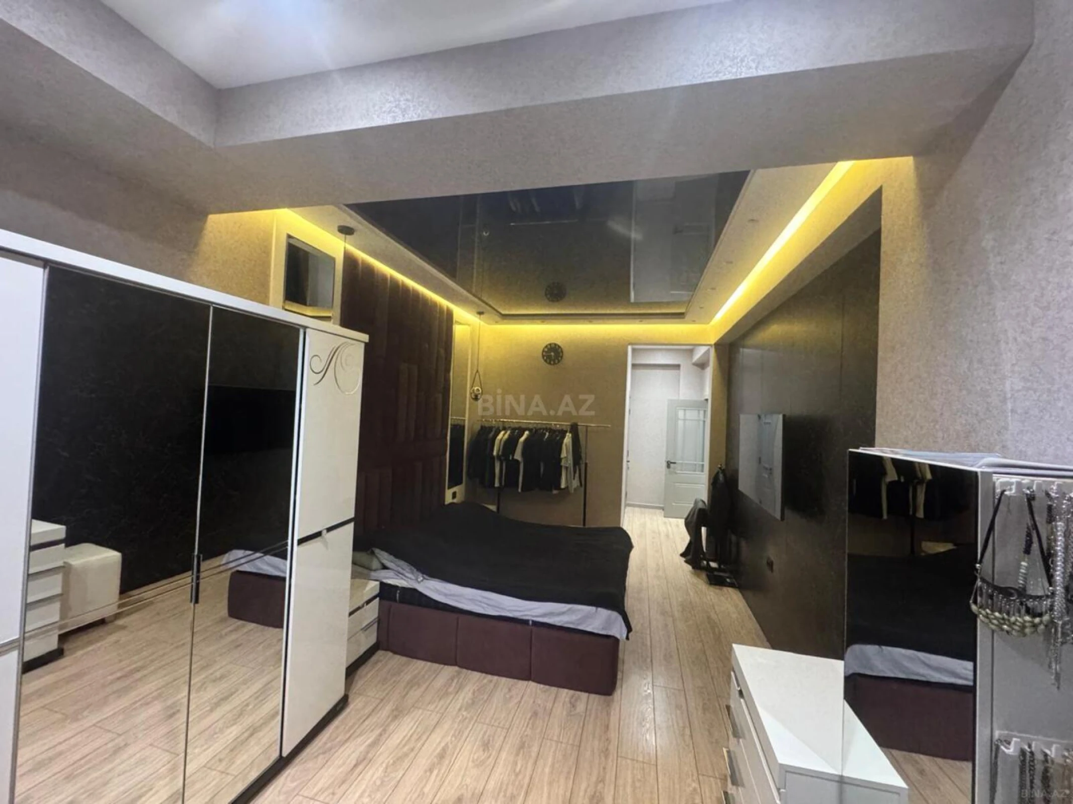Satılır 4 otaqlı mənzil 157 m²