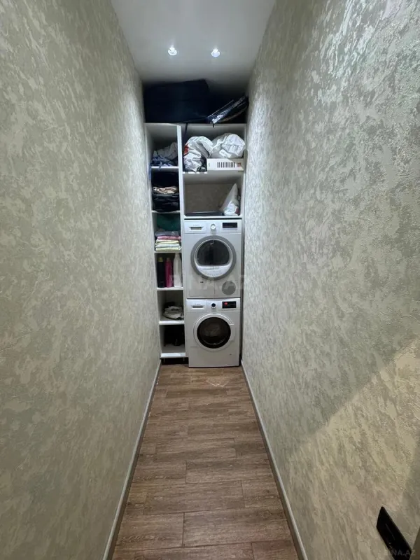 Satılır 4 otaqlı mənzil 157 m²