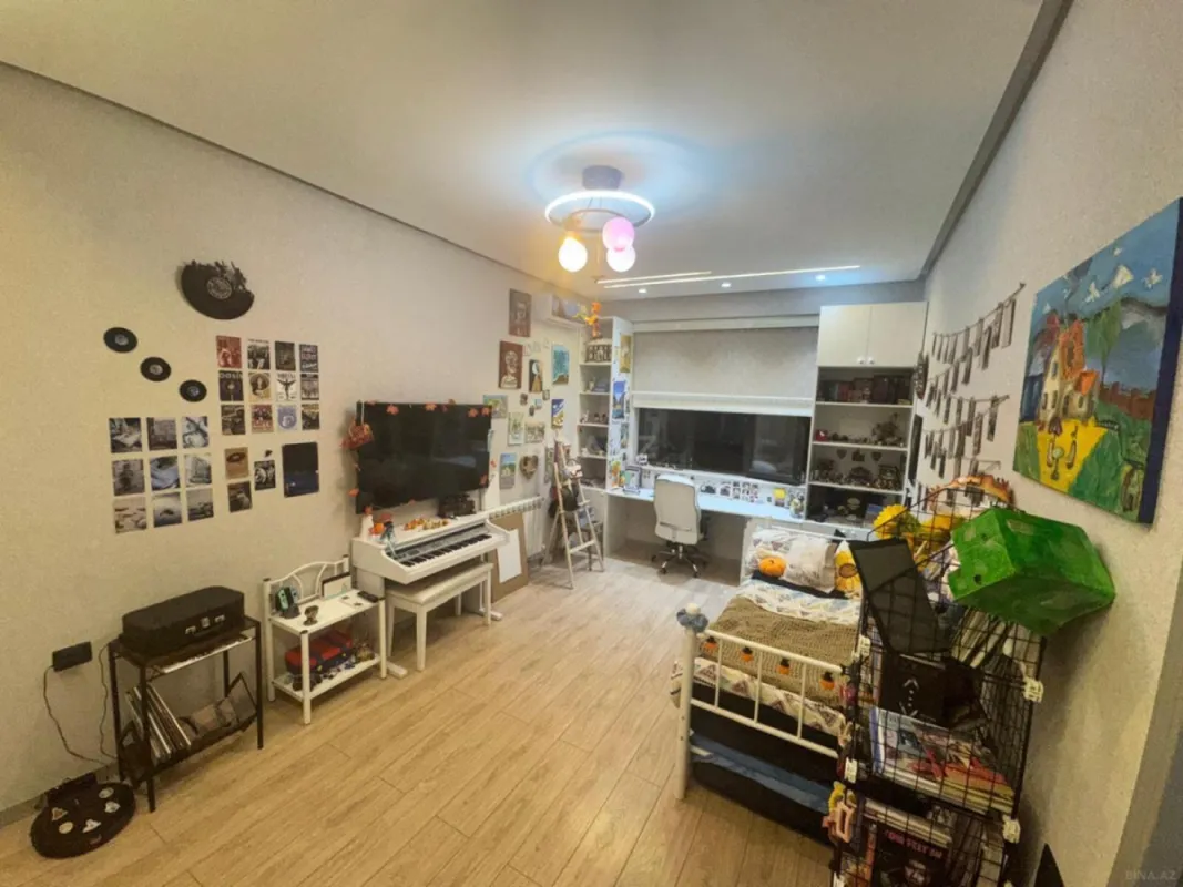 Satılır 4 otaqlı mənzil 157 m²