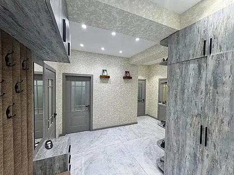 Satılır 4 otaqlı mənzil 157 m²