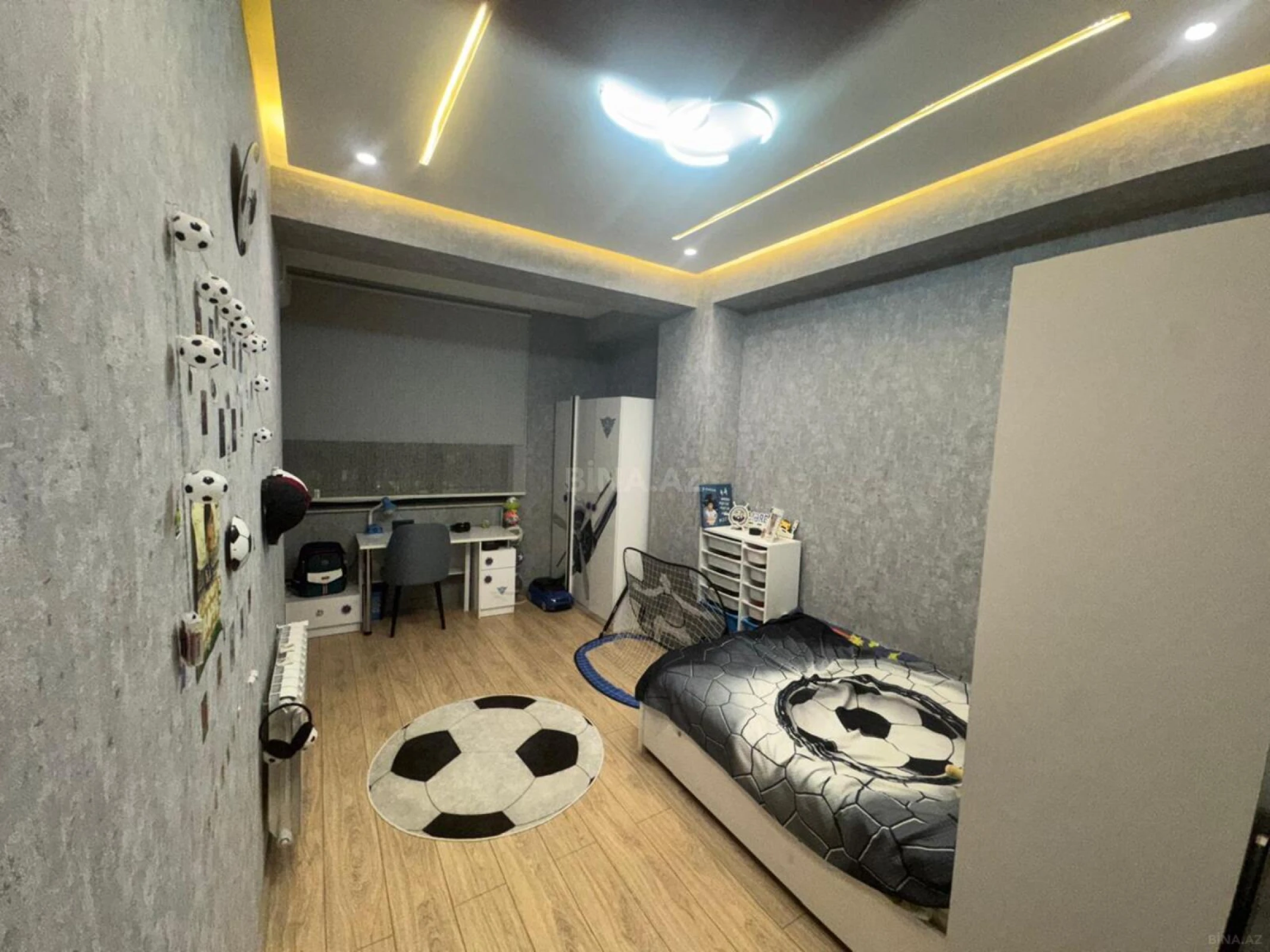 Satılır 4 otaqlı mənzil 157 m²