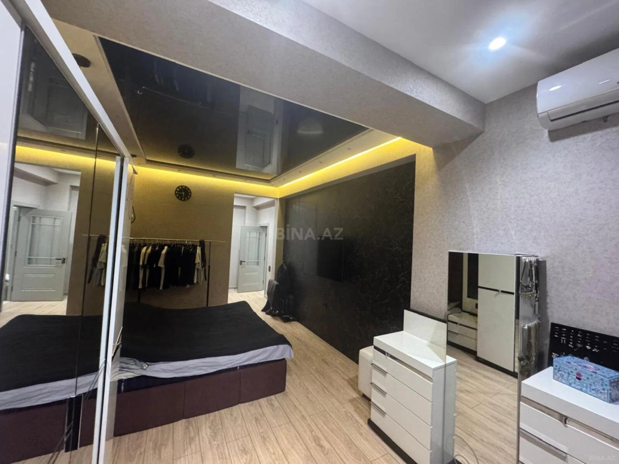 Satılır 4 otaqlı mənzil 157 m²