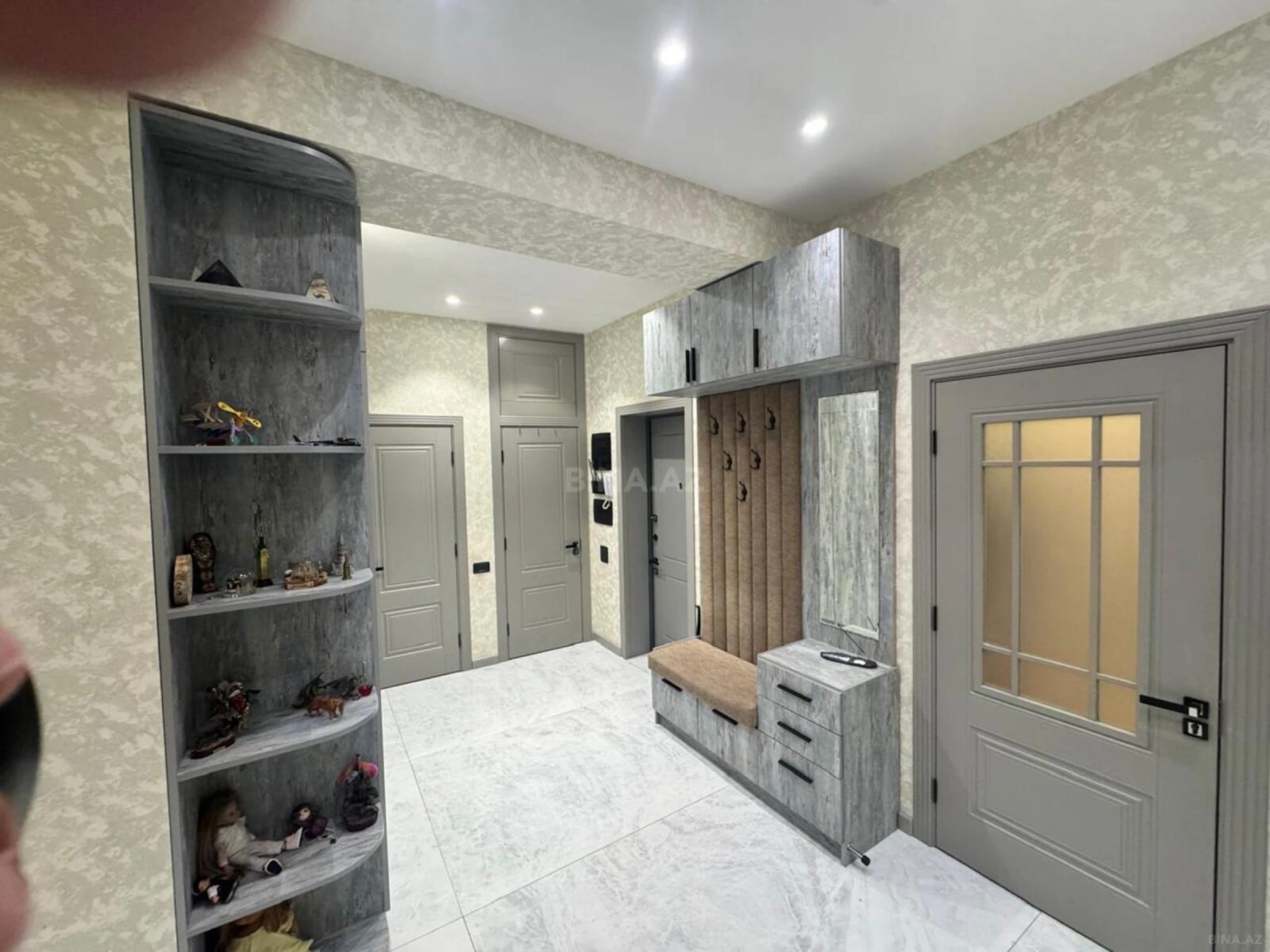 Satılır 4 otaqlı mənzil 157 m²