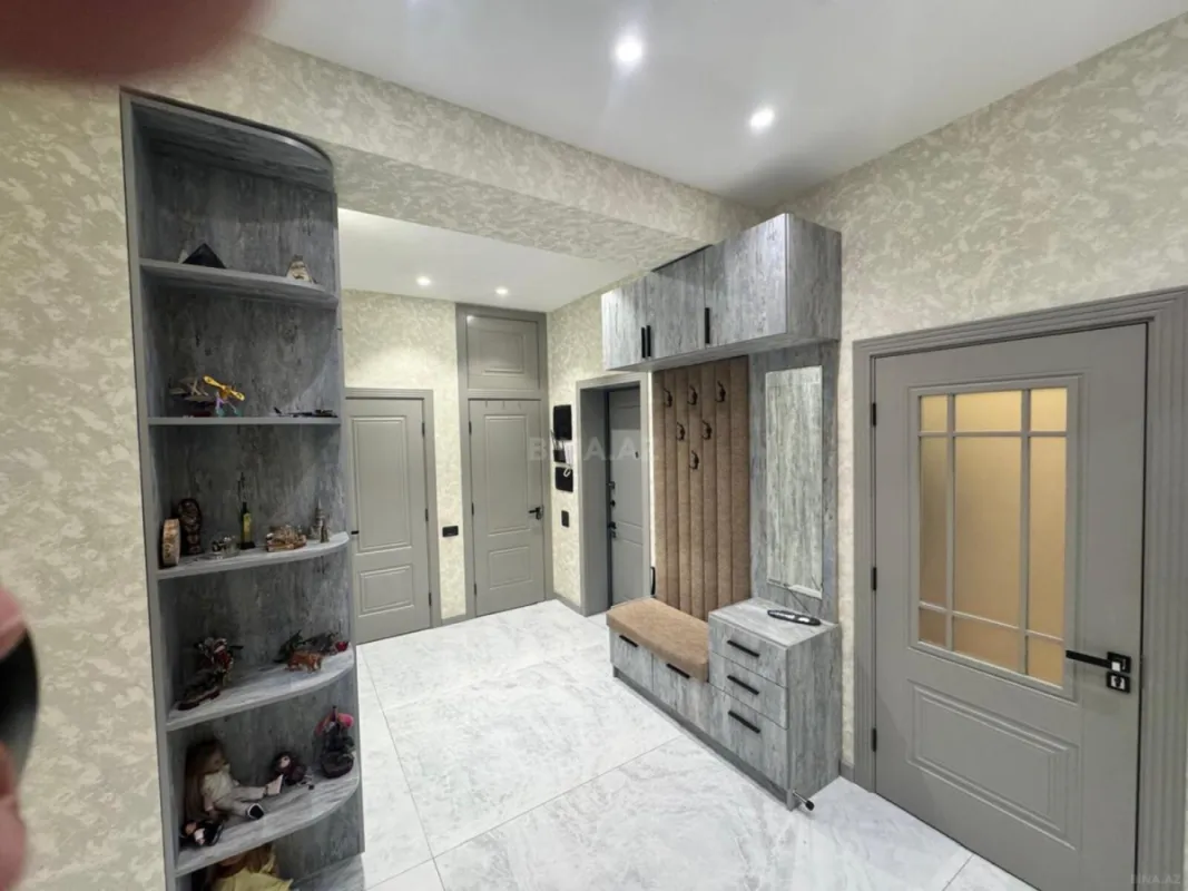 Satılır 4 otaqlı mənzil 157 m²