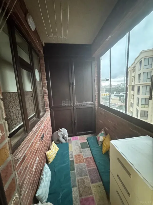 Satılır 4 otaqlı mənzil 157 m²