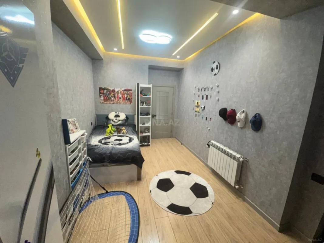 Satılır 4 otaqlı mənzil 157 m²