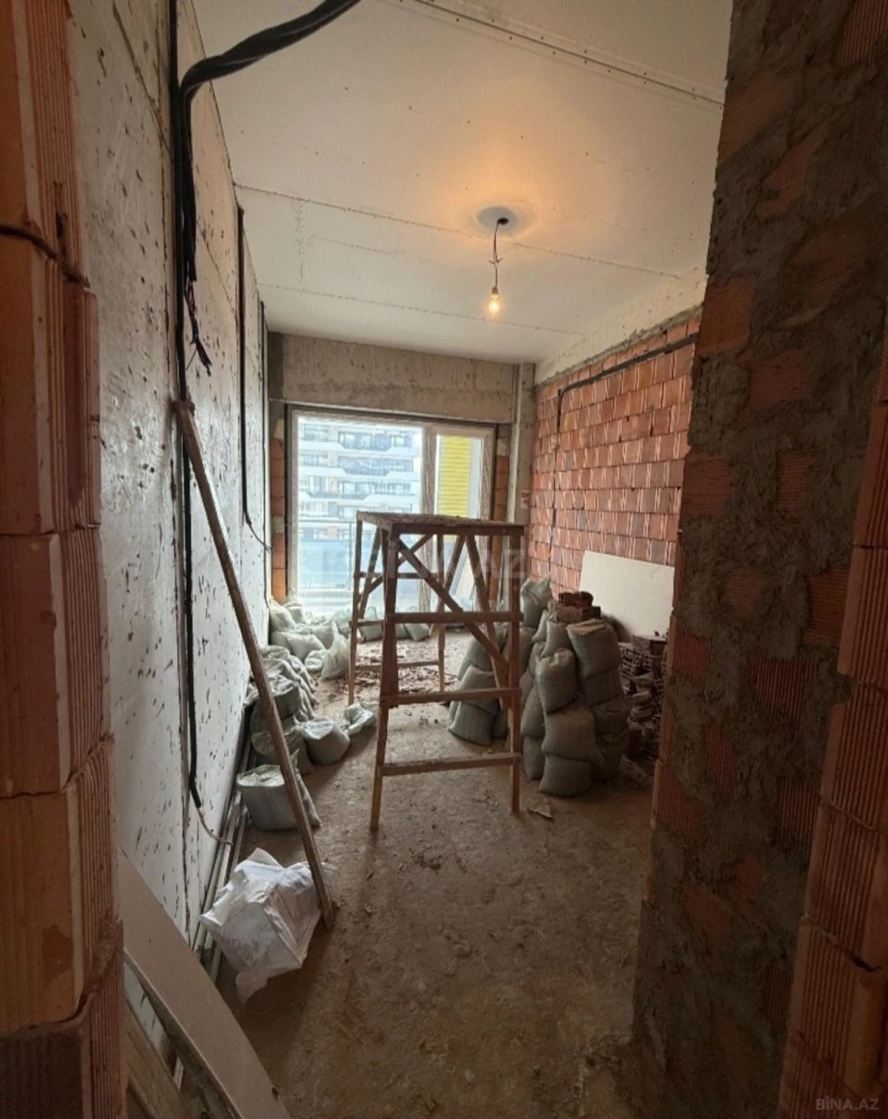 Satılır 2 otaqlı mənzil 72 m²