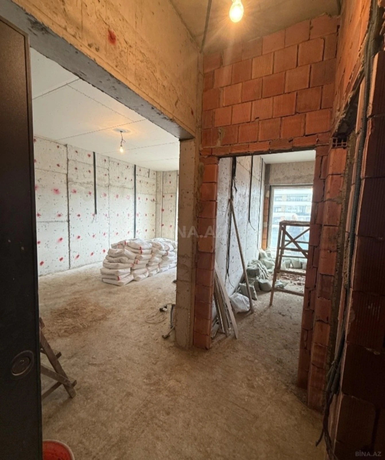 Satılır 2 otaqlı mənzil 72 m²