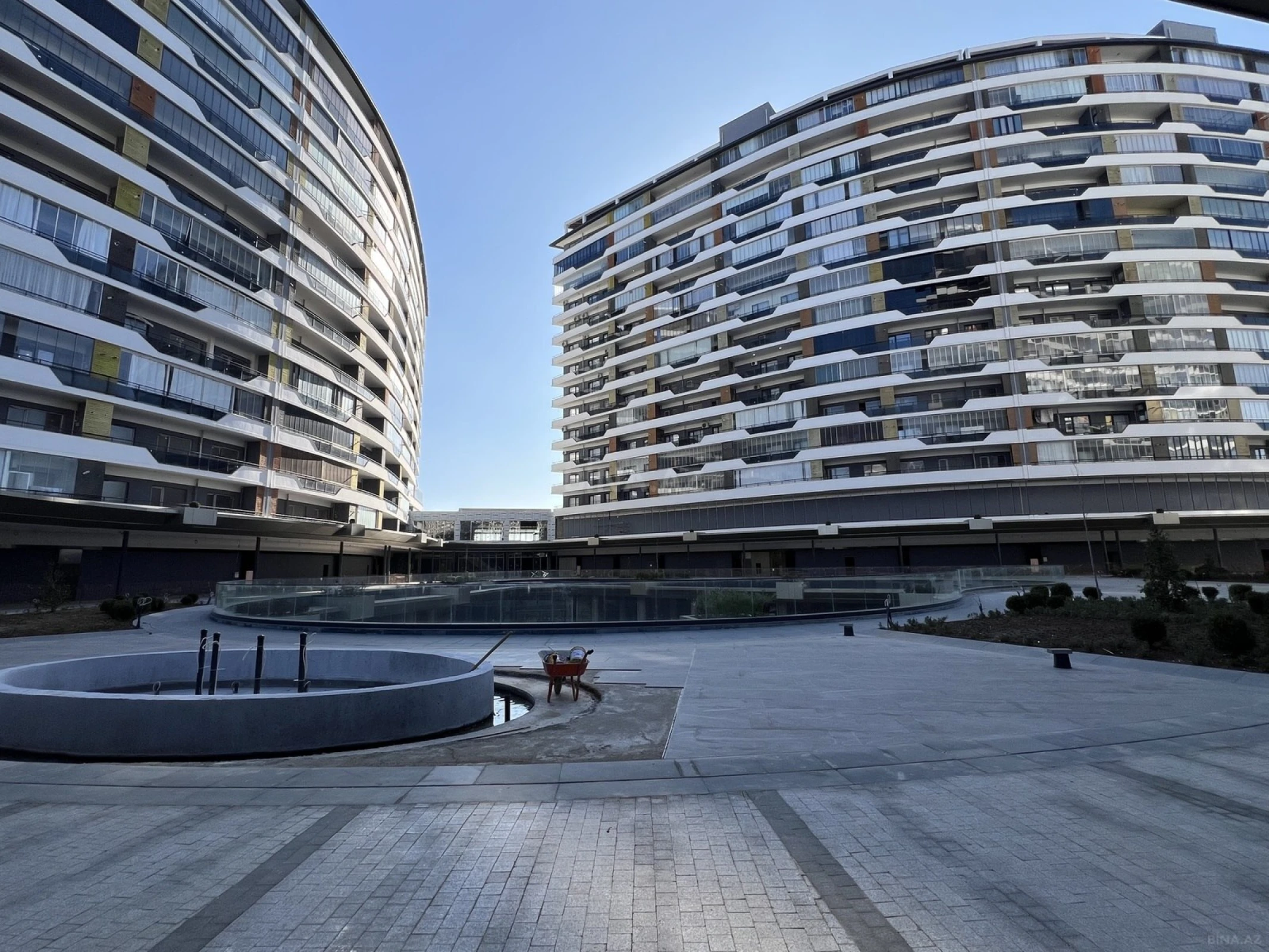 Satılır 3 otaqlı mənzil 114.5 m²