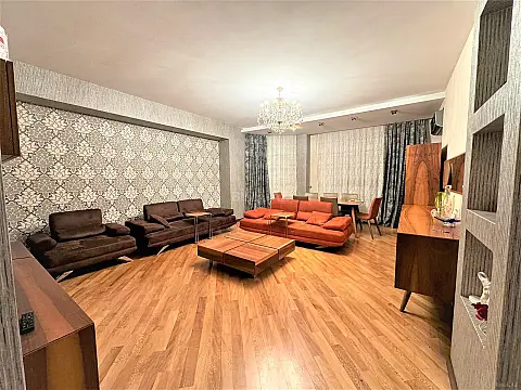 Kirayə verilir 4 otaqlı mənzil 200 m²