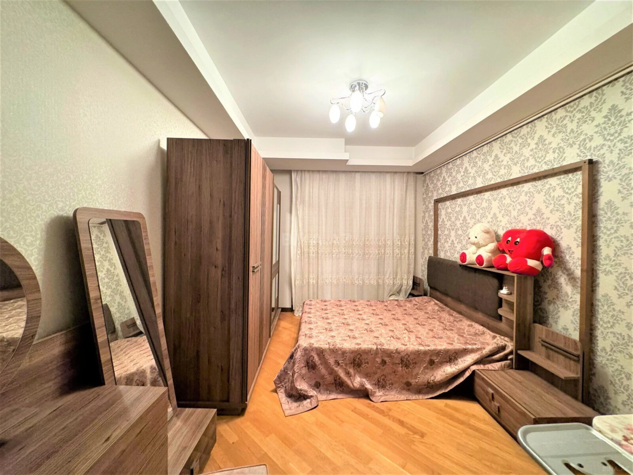 Kirayə verilir 4 otaqlı mənzil 200 m²