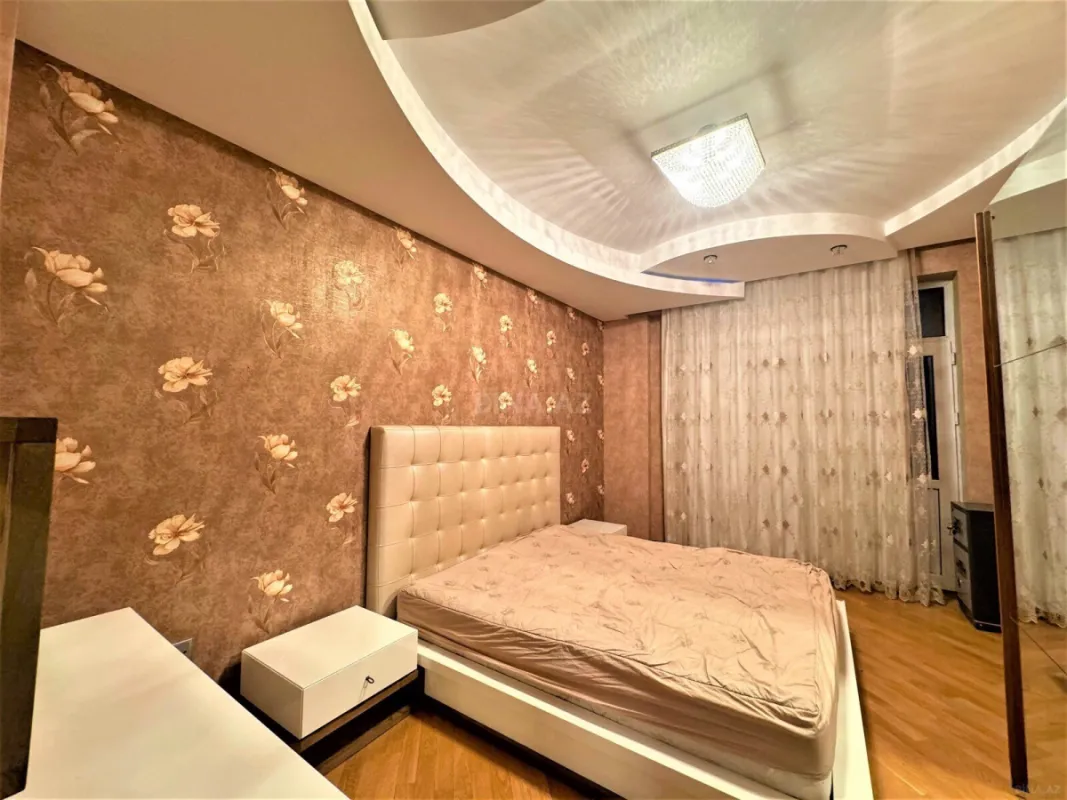 Kirayə verilir 4 otaqlı mənzil 200 m²