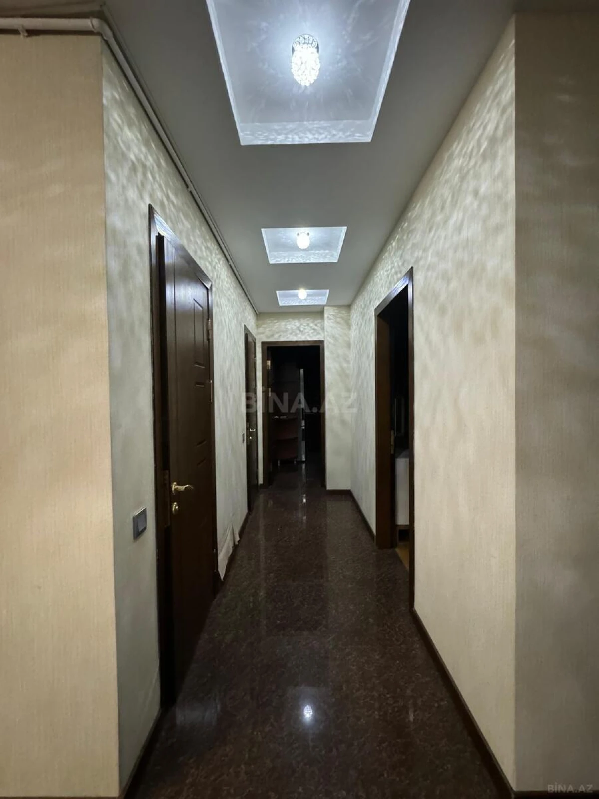 Kirayə verilir 4 otaqlı mənzil 200 m²