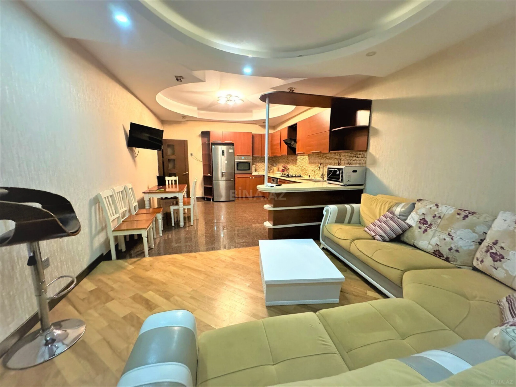 Kirayə verilir 4 otaqlı mənzil 200 m²