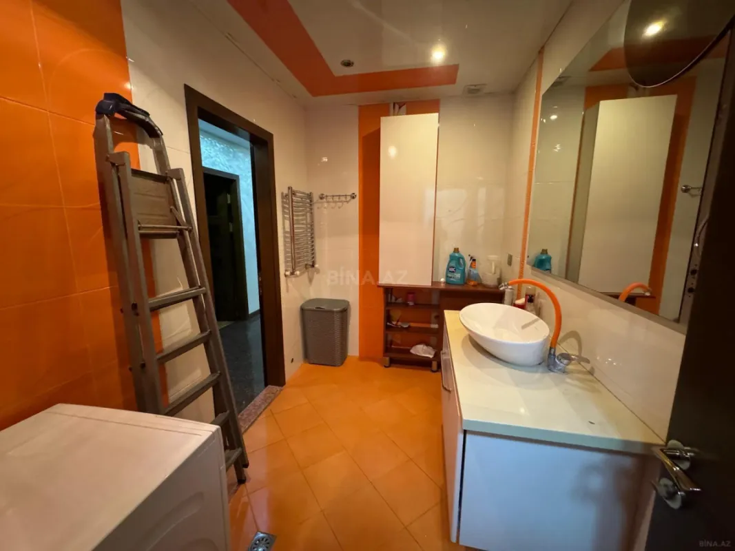 Kirayə verilir 4 otaqlı mənzil 200 m²