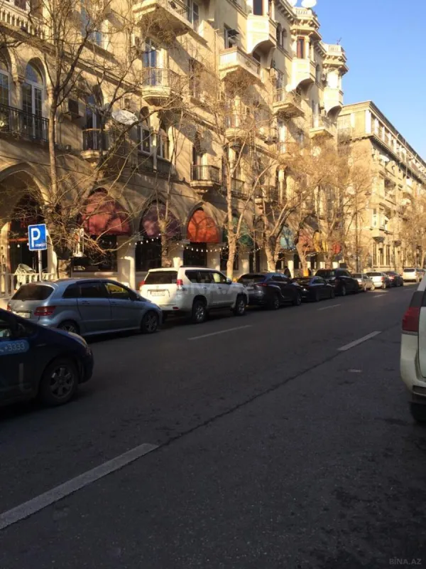 Satılır obyekt 219 m²