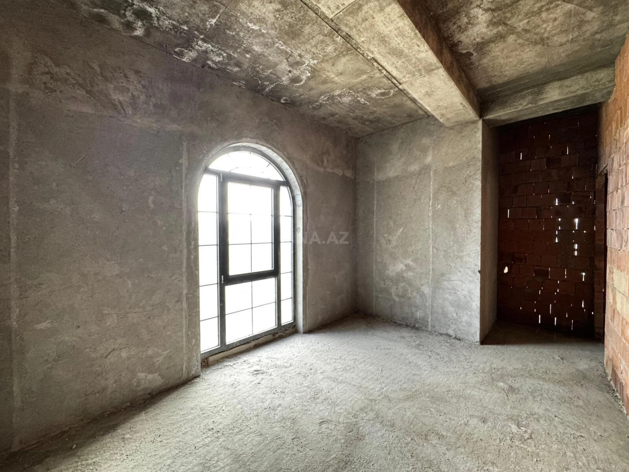 Satılır 8 otaqlı həyət evi 600 m²