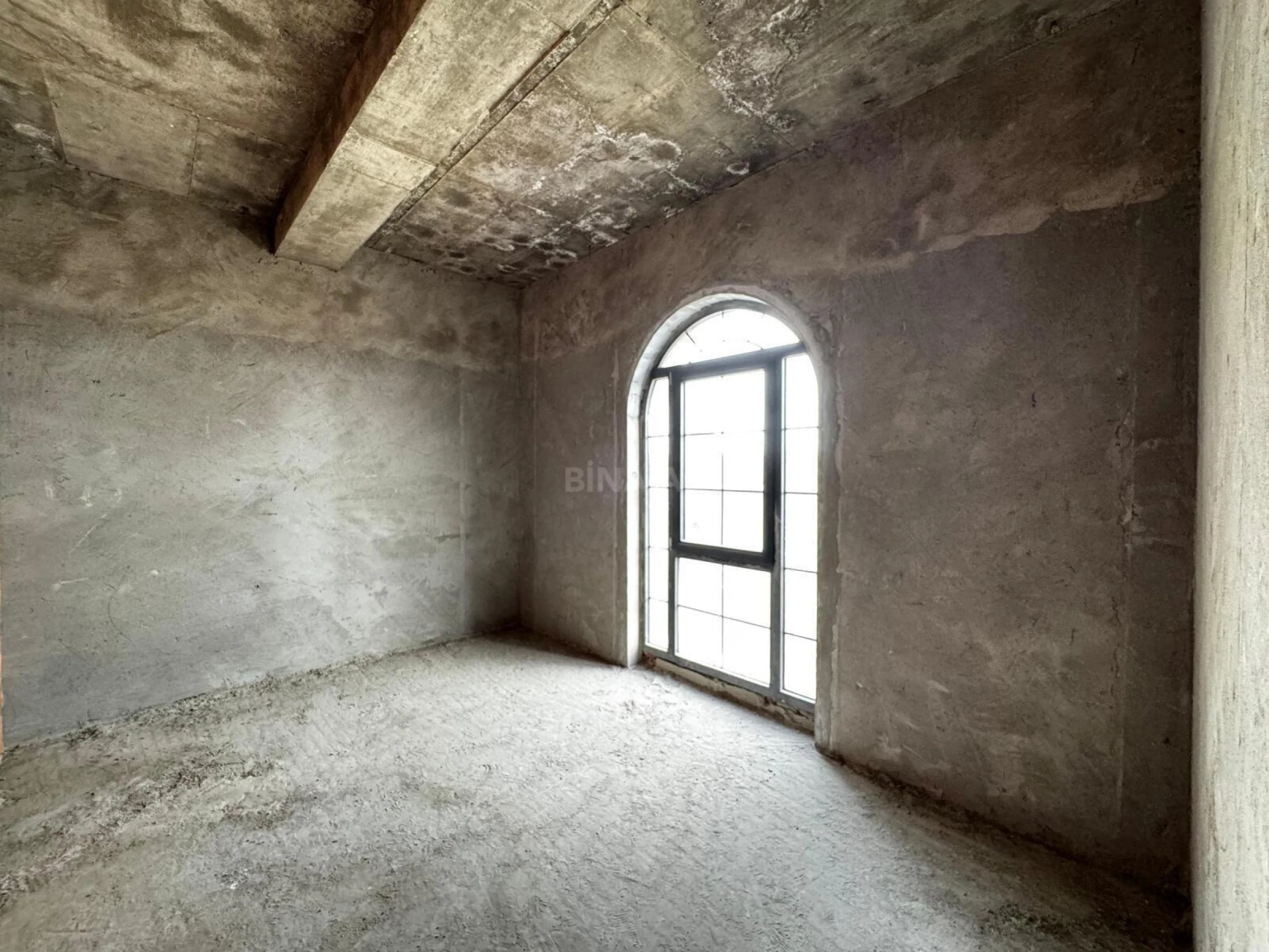 Satılır 8 otaqlı həyət evi 600 m²