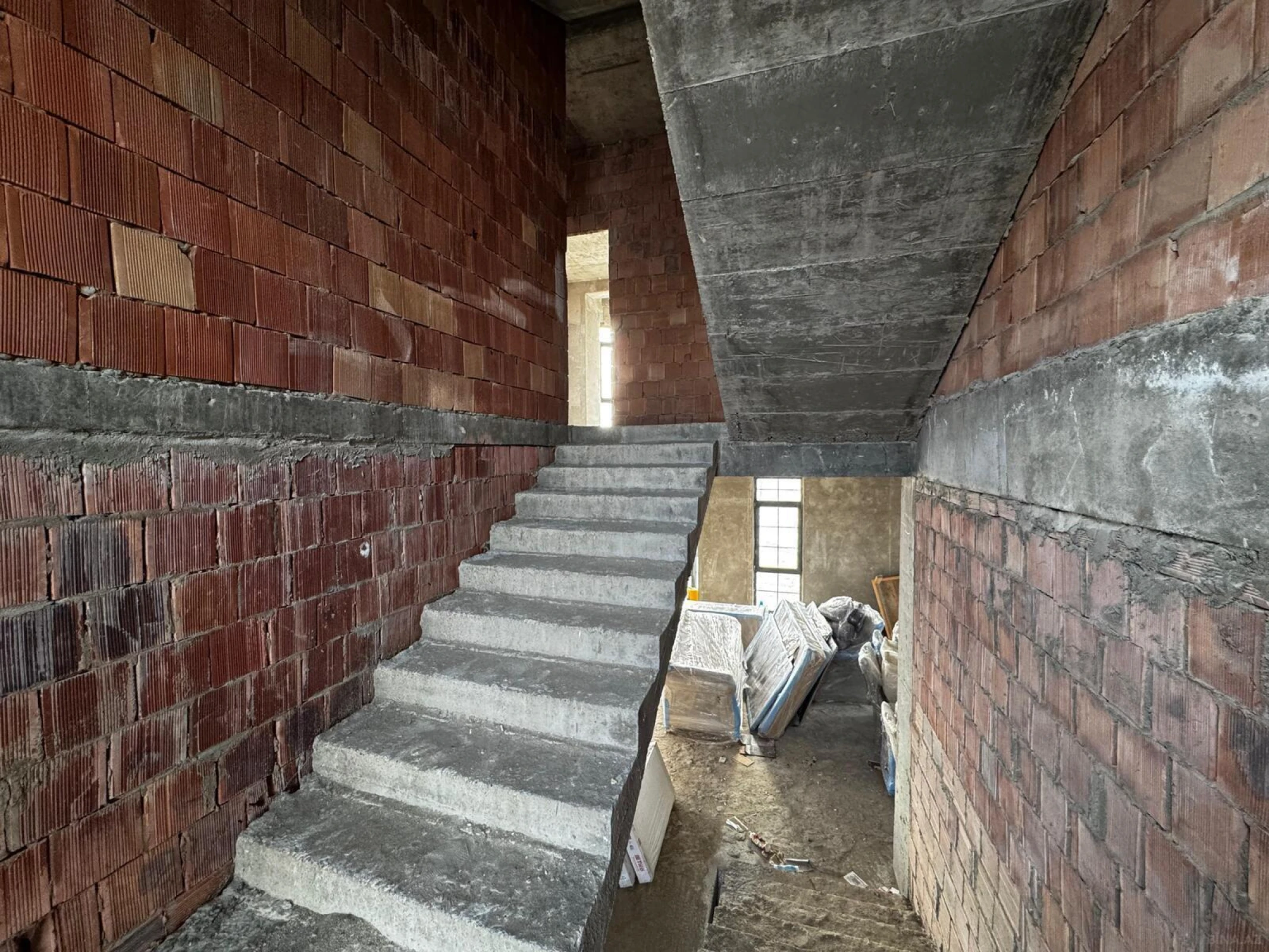 Satılır 8 otaqlı həyət evi 600 m²