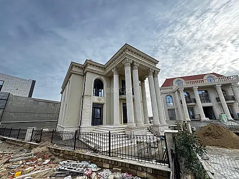 Satılır 8 otaqlı həyət evi 600 m²