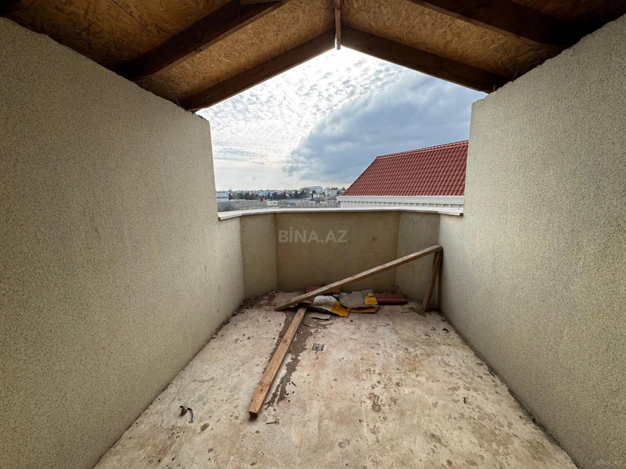 Satılır 8 otaqlı həyət evi 600 m²