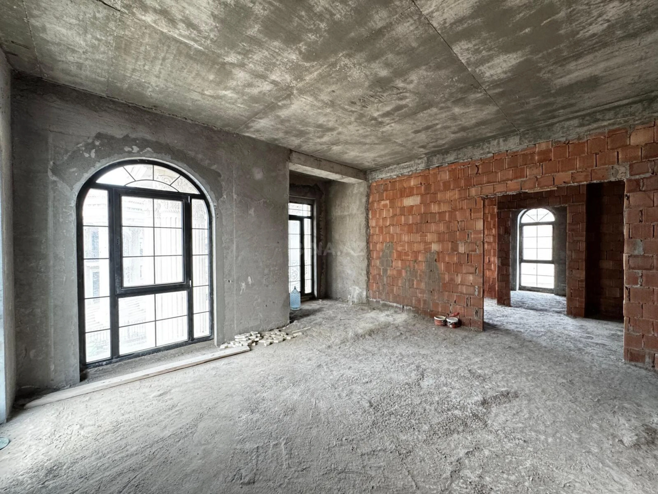 Satılır 8 otaqlı həyət evi 600 m²