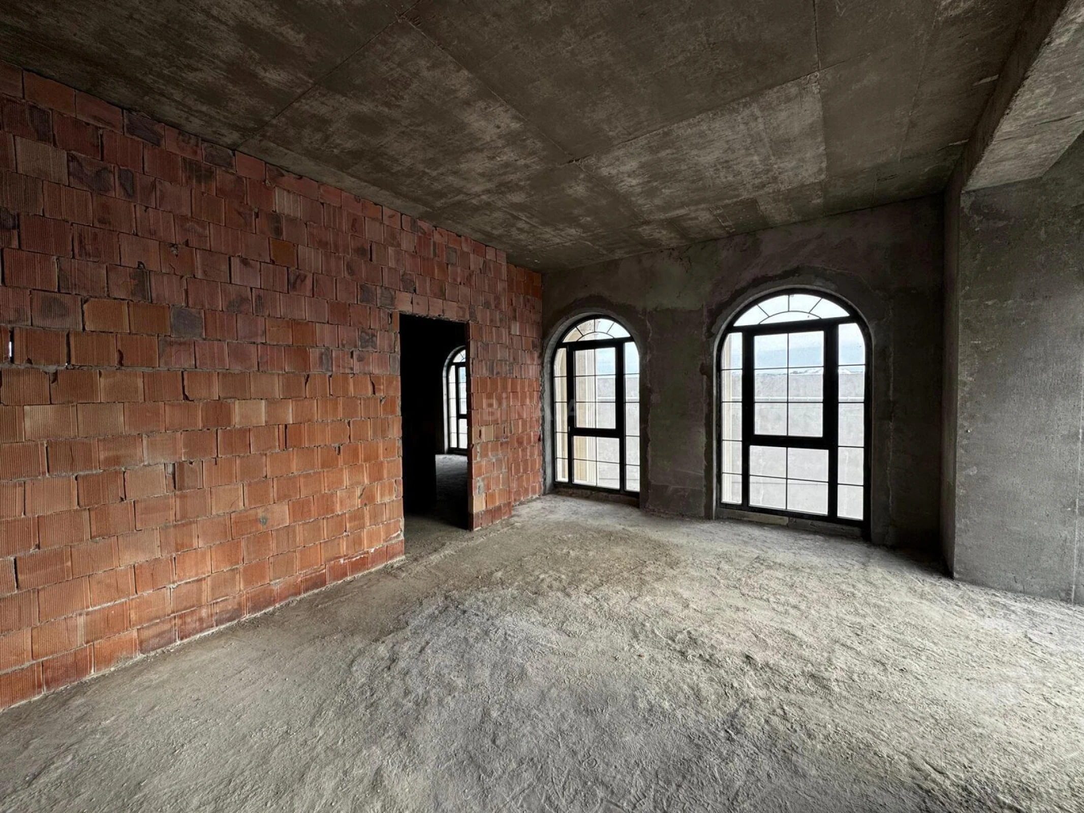 Satılır 8 otaqlı həyət evi 600 m²