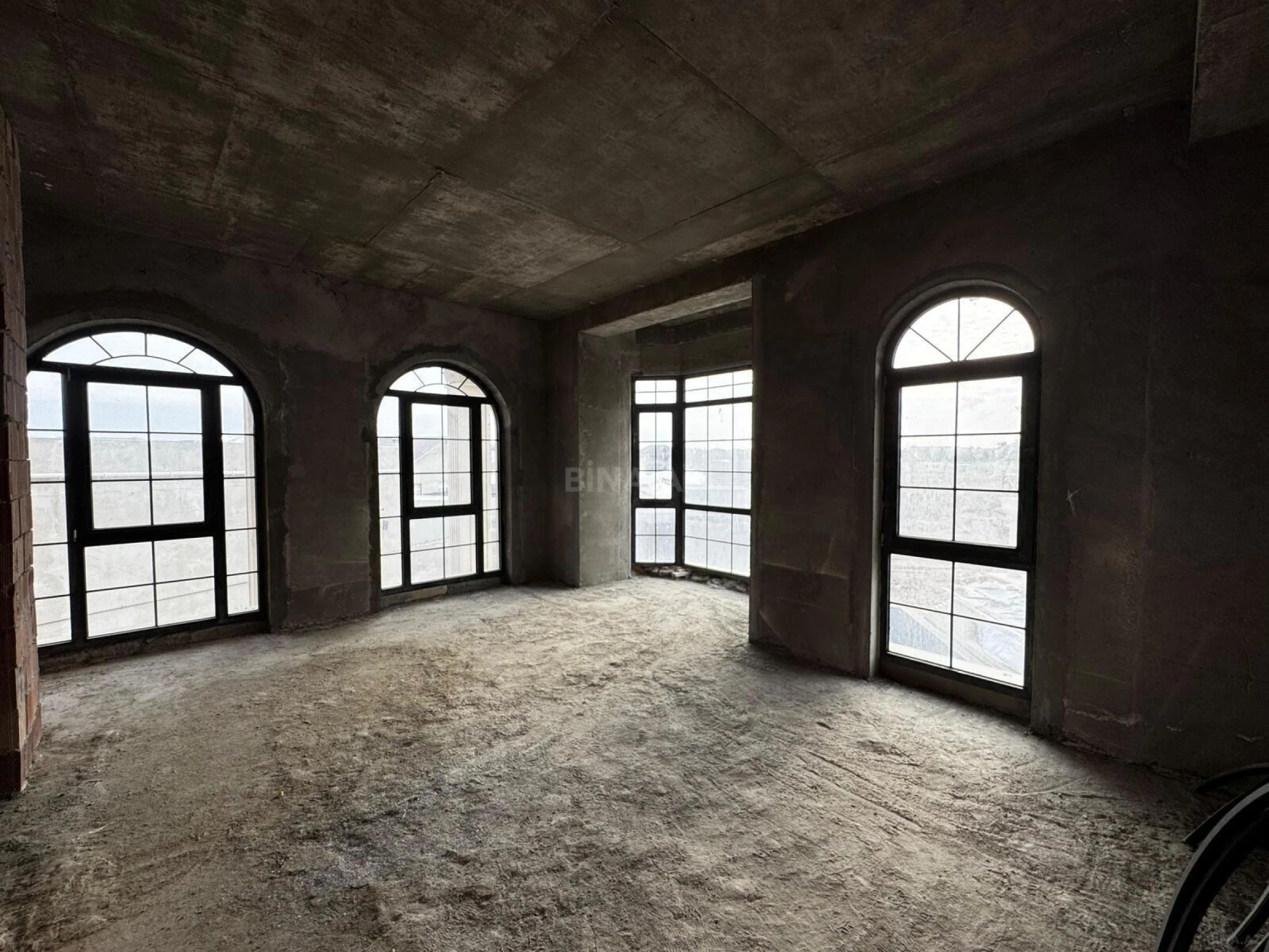 Satılır 8 otaqlı həyət evi 600 m²