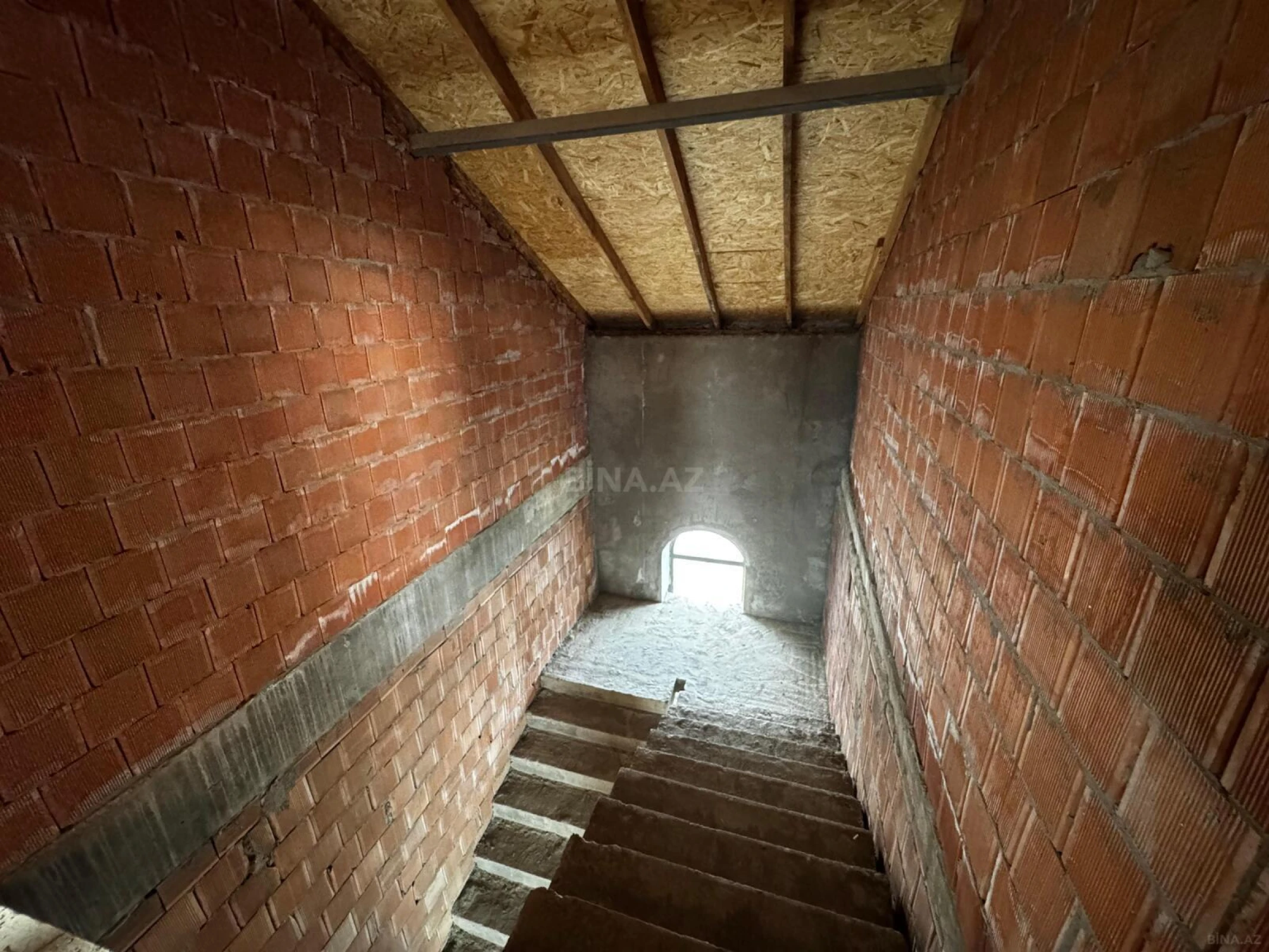 Satılır 8 otaqlı həyət evi 600 m²