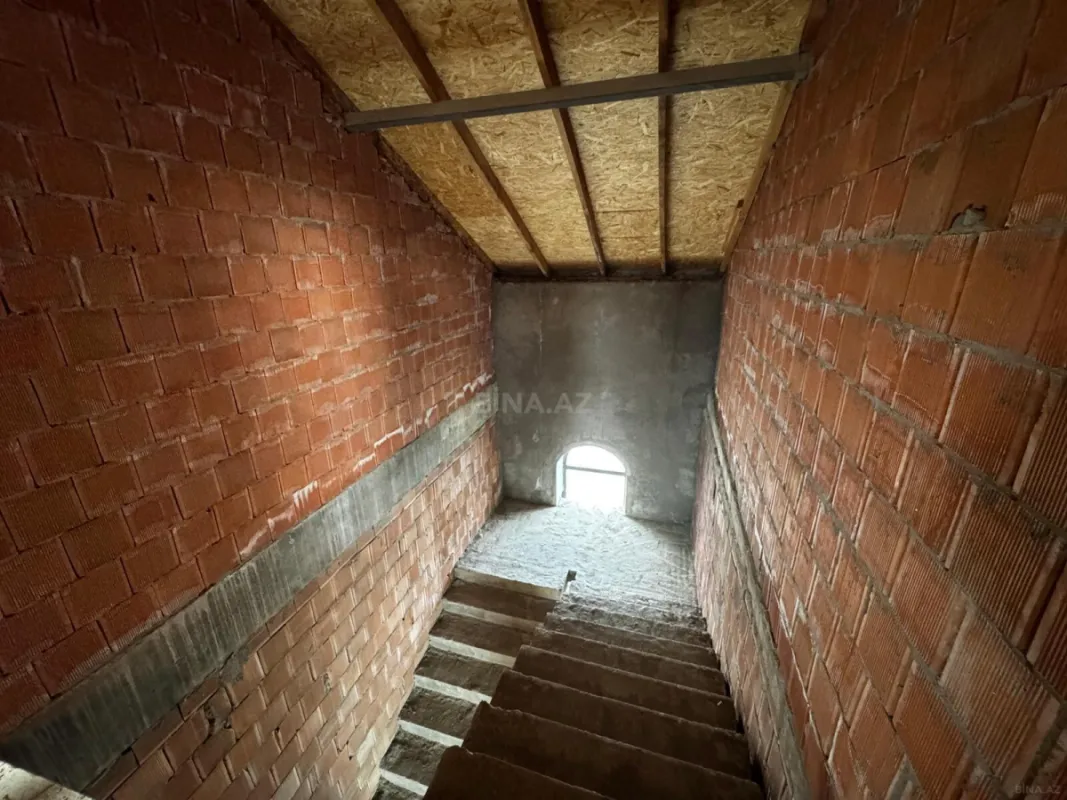 Satılır 8 otaqlı həyət evi 600 m²