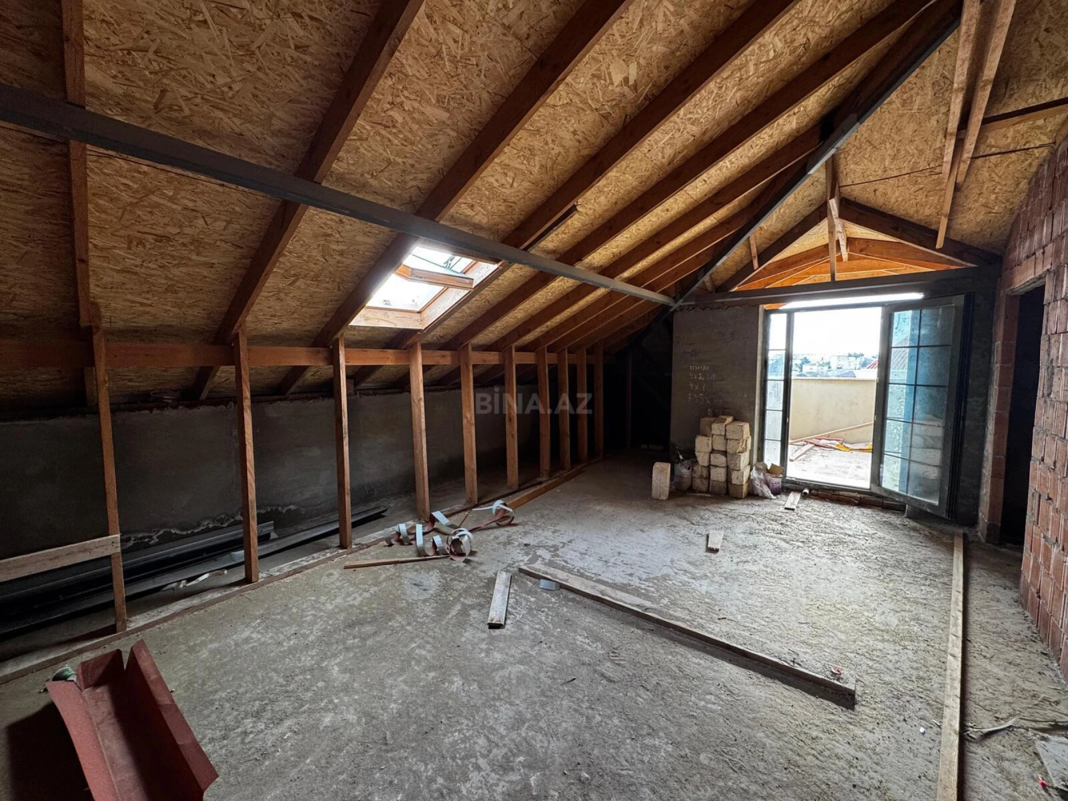 Satılır 8 otaqlı həyət evi 600 m²