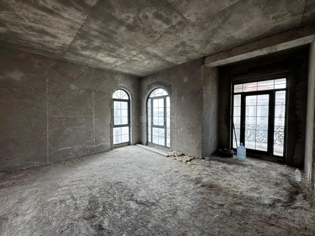 Satılır 8 otaqlı həyət evi 600 m²