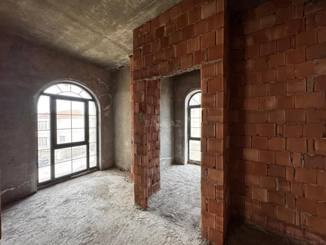 Satılır 8 otaqlı həyət evi 600 m²