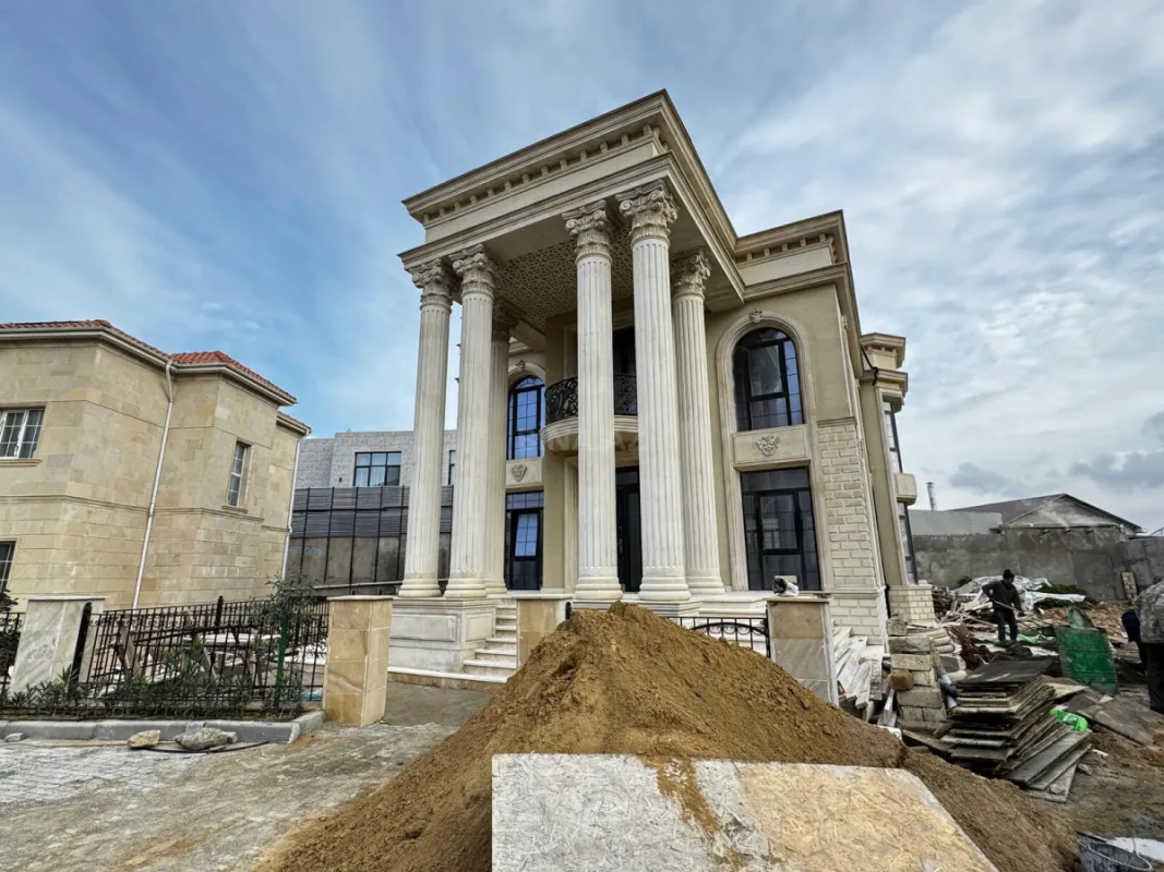 Satılır 8 otaqlı həyət evi 600 m²