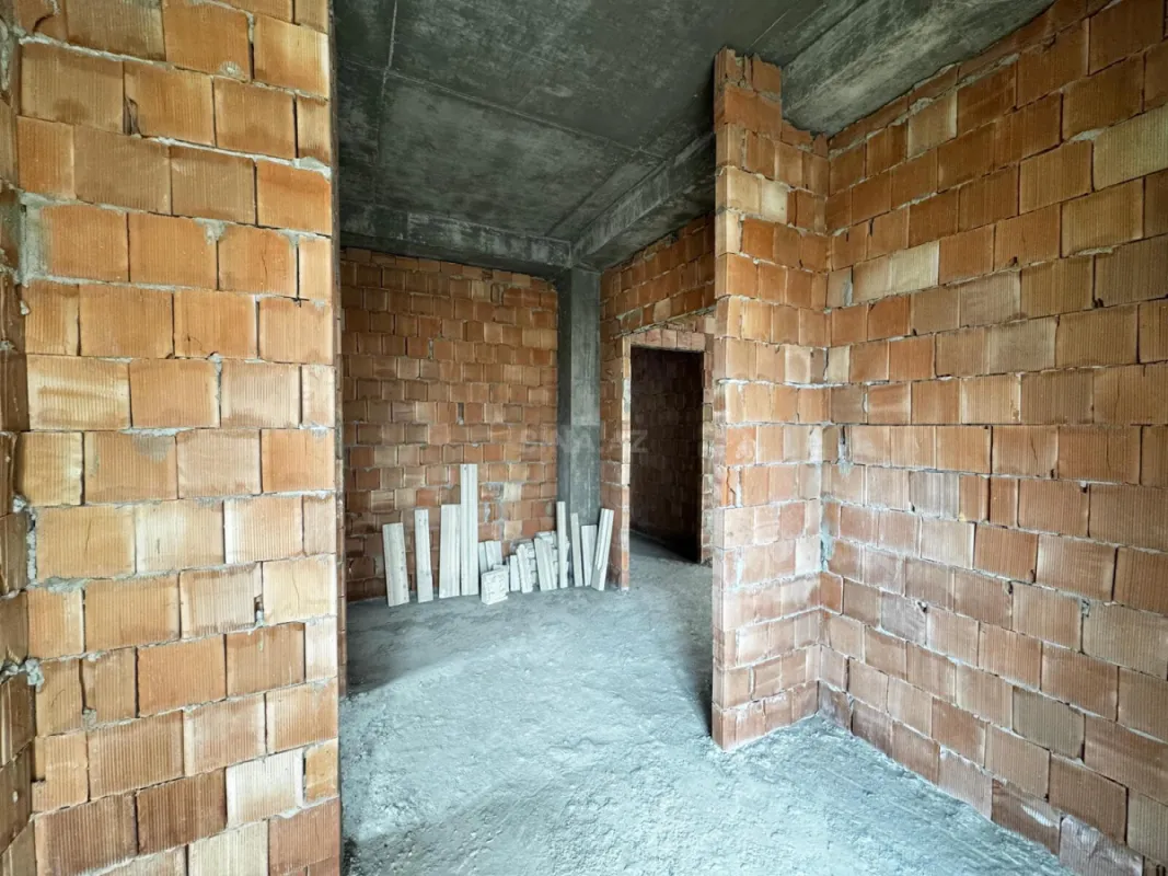 Satılır 8 otaqlı həyət evi 600 m²