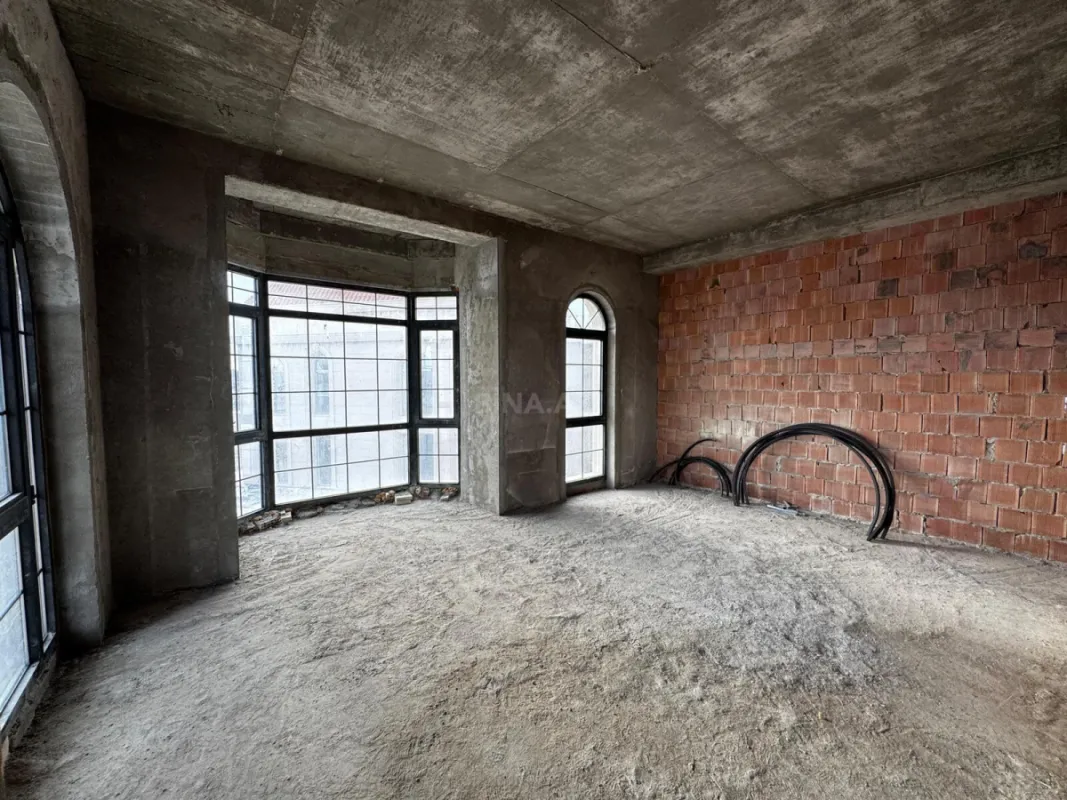 Satılır 8 otaqlı həyət evi 600 m²