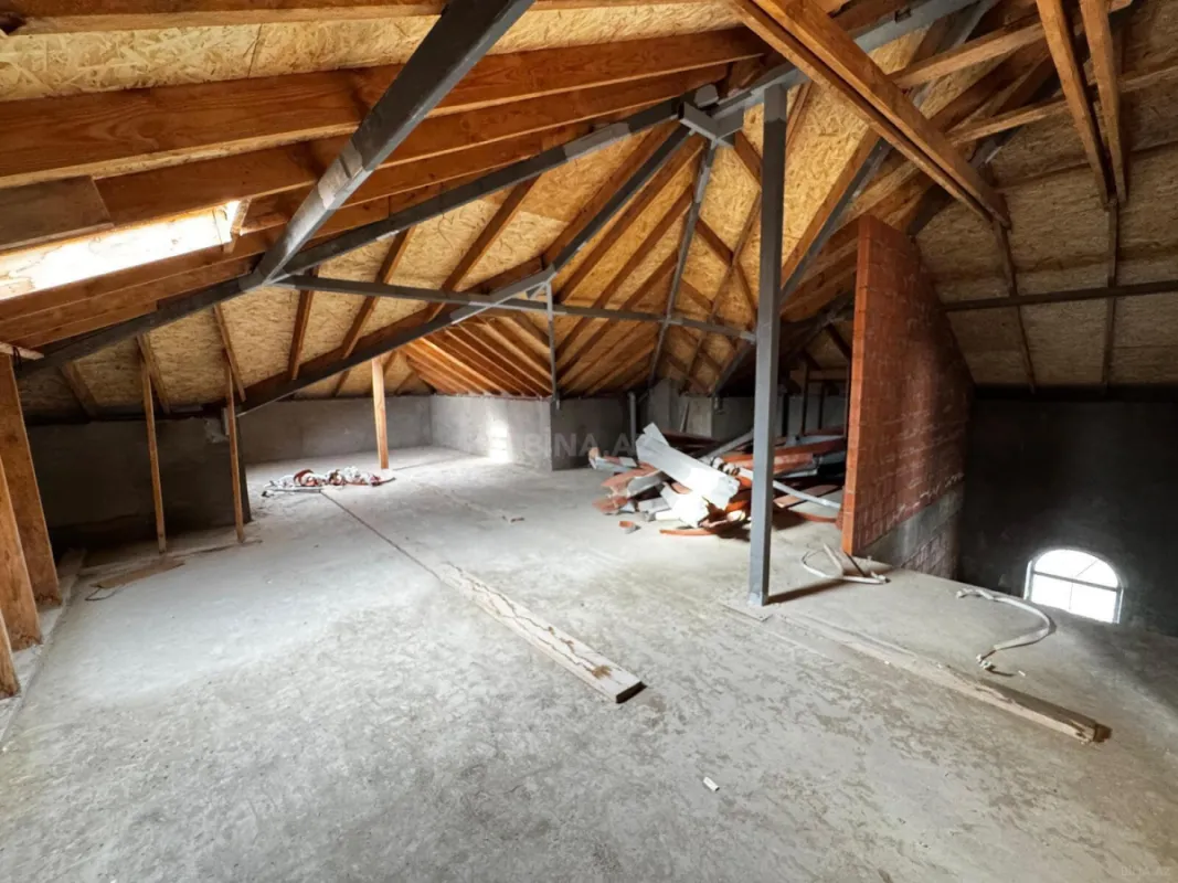 Satılır 8 otaqlı həyət evi 600 m²