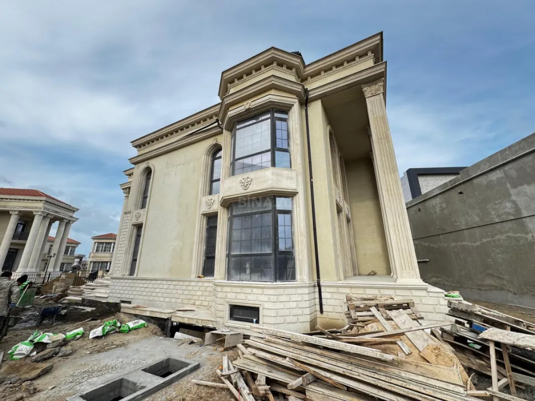 Satılır 8 otaqlı həyət evi 600 m²