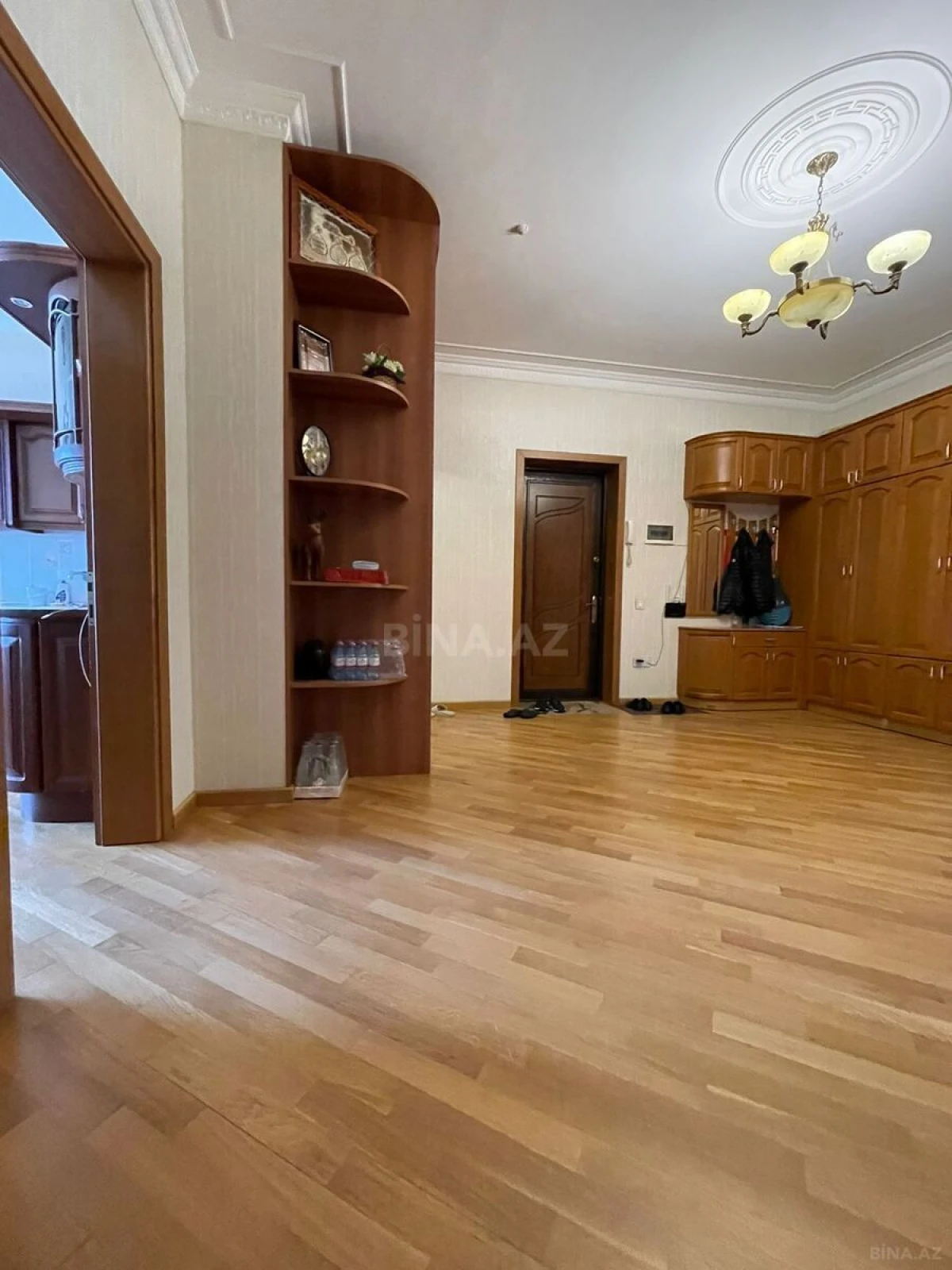 Satılır 3 otaqlı mənzil 147 m²