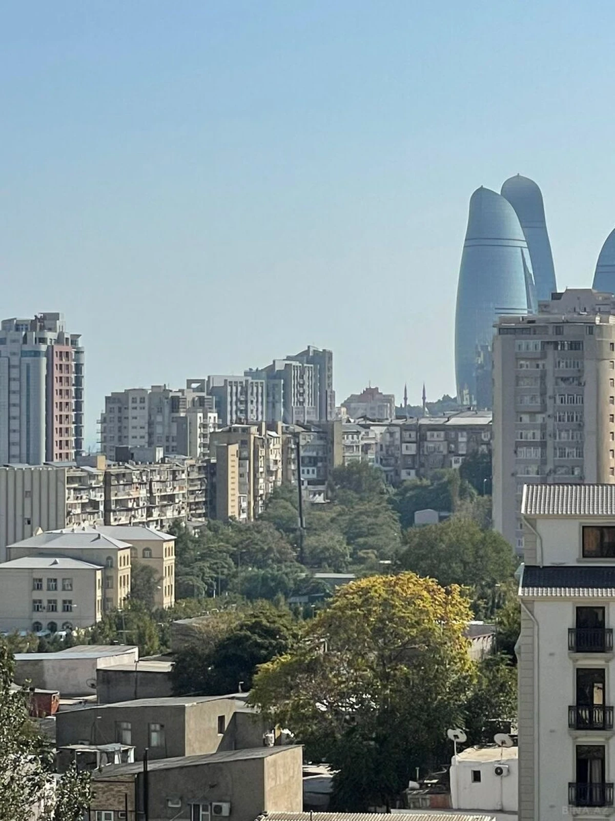 Satılır 3 otaqlı mənzil 147 m²