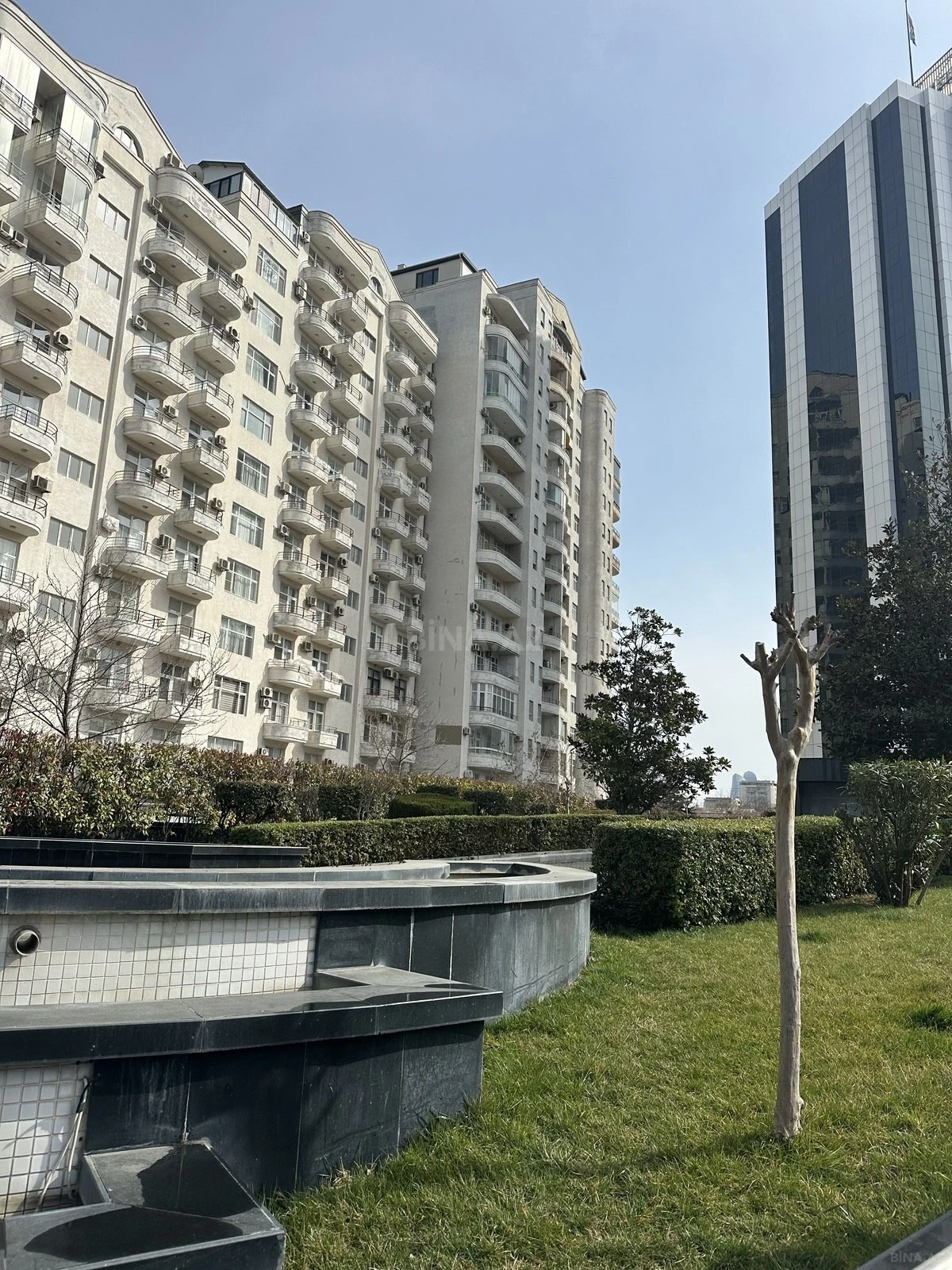 Satılır 3 otaqlı mənzil 147 m²