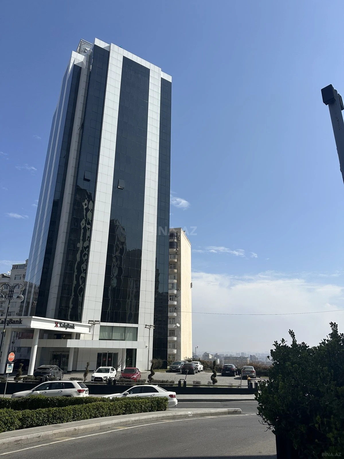 Satılır 3 otaqlı mənzil 147 m²