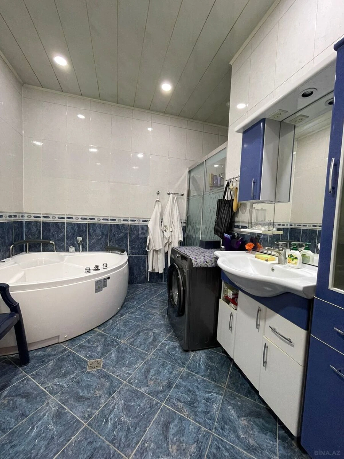 Satılır 3 otaqlı mənzil 147 m²