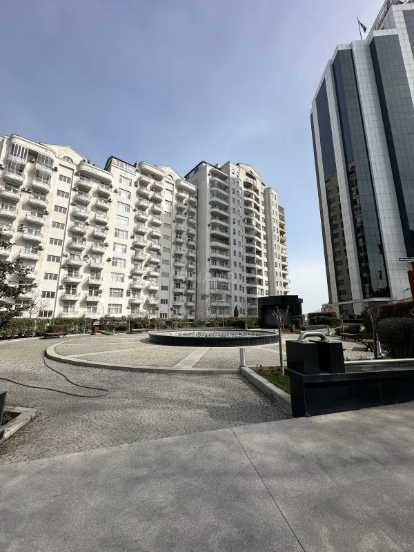 Satılır 3 otaqlı mənzil 147 m²