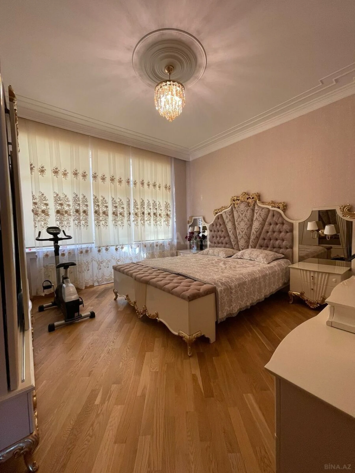 Satılır 3 otaqlı mənzil 147 m²
