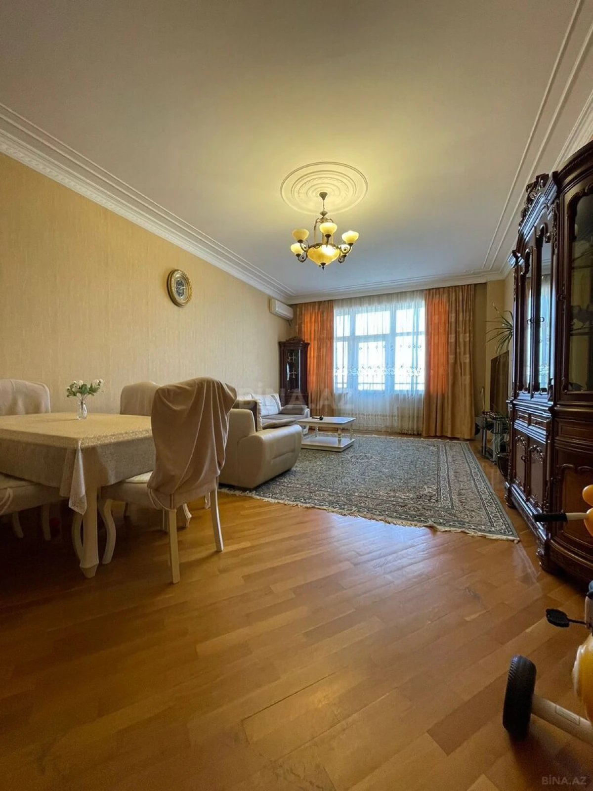 Satılır 3 otaqlı mənzil 147 m²