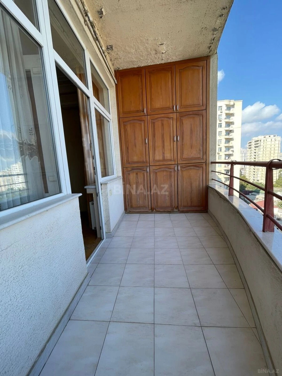 Satılır 3 otaqlı mənzil 147 m²