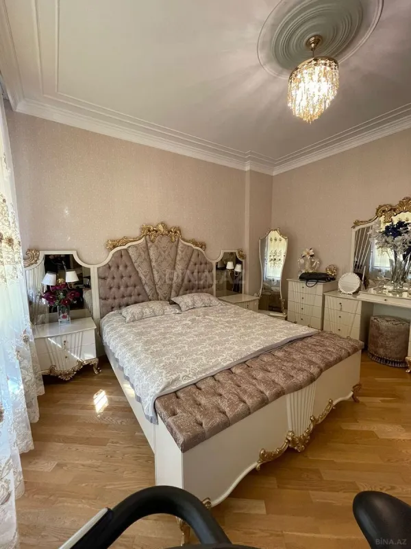 Satılır 3 otaqlı mənzil 147 m²