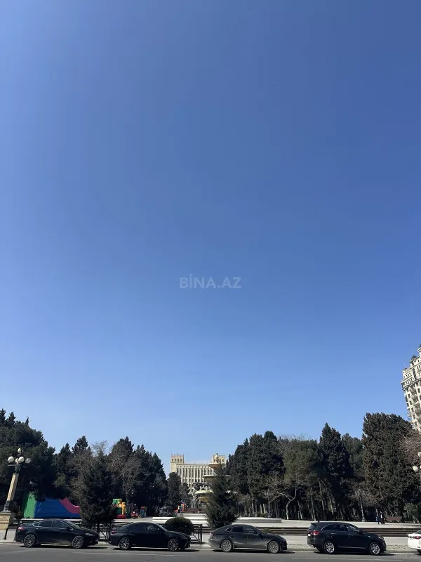 Satılır 3 otaqlı mənzil 147 m²